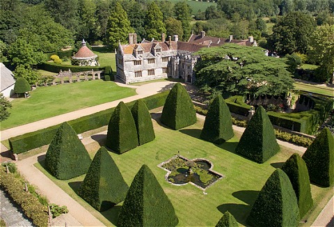 Link to the Athelhampton House and Gardens website