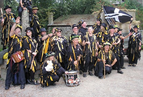 Link to the Wreckers Border Morris website