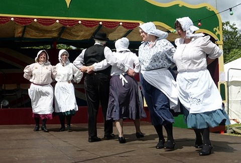 Link to the Aldbrickham Clog & Step Dancers website