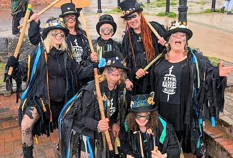 Link to the The Barrel Border Morris website