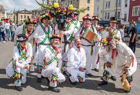 Link to the Abingdon Traditional Morris Dancers website