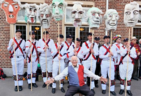 Link to the Headington Quarry Morris Dancers website