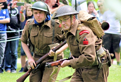Link to the Royal Warwickshire Regiment Re-enactment Group website