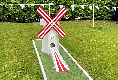 Link to the Crazy Golf Hire Scotland website